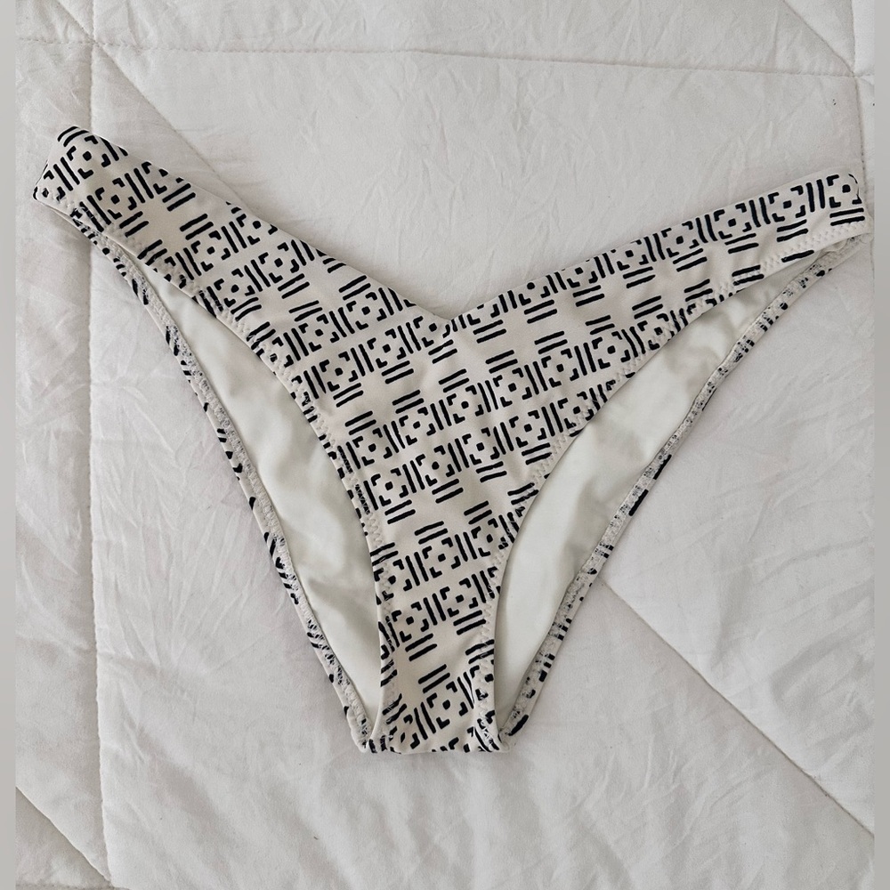 Me to We Cream and Black Patterned Swimwear